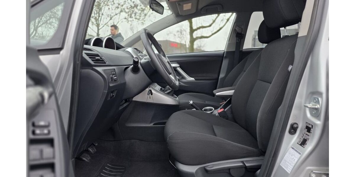 Toyota Verso 146.500 km 6.990 &euro; Regensburg 93059