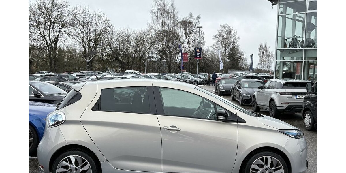 Renault ZOE Intens KEYLESS/TEMPOMAT/KAMERA/NAVI/KLIMA 97.952 km 6.590 &euro; Villingen-Schwenningen 78054