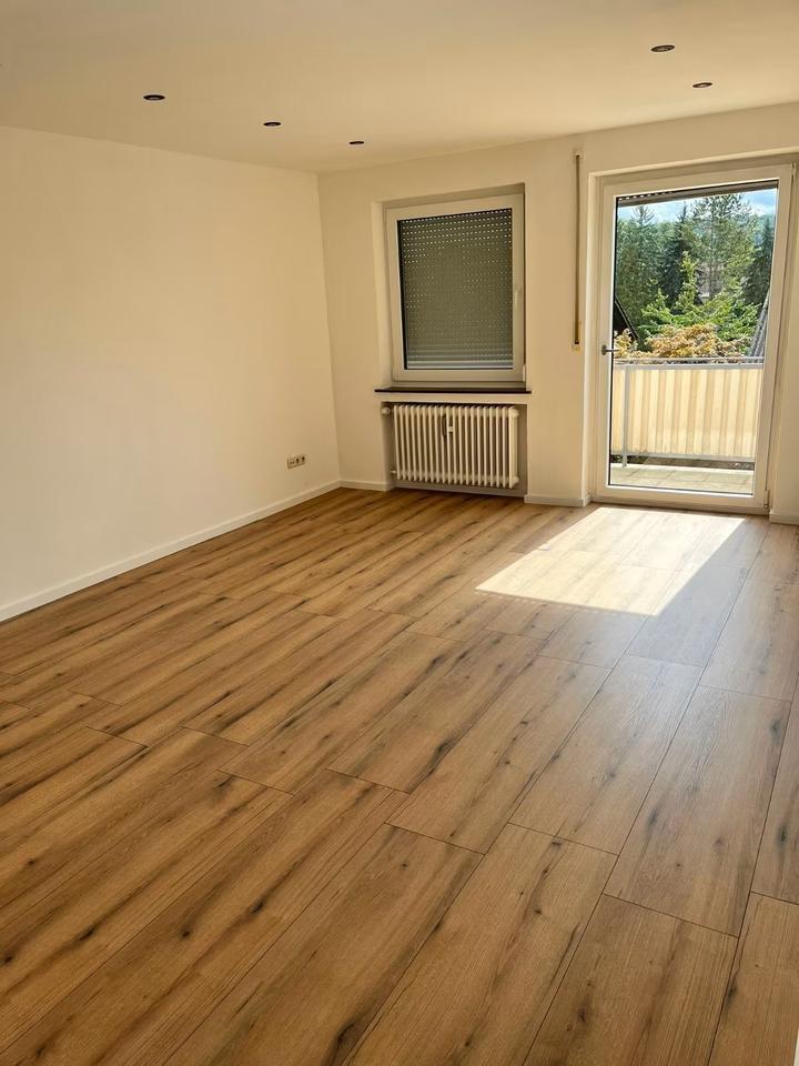 Renovierte 4-Zimmer Wohnung im 2. OG in ruhiger Lage zimmer