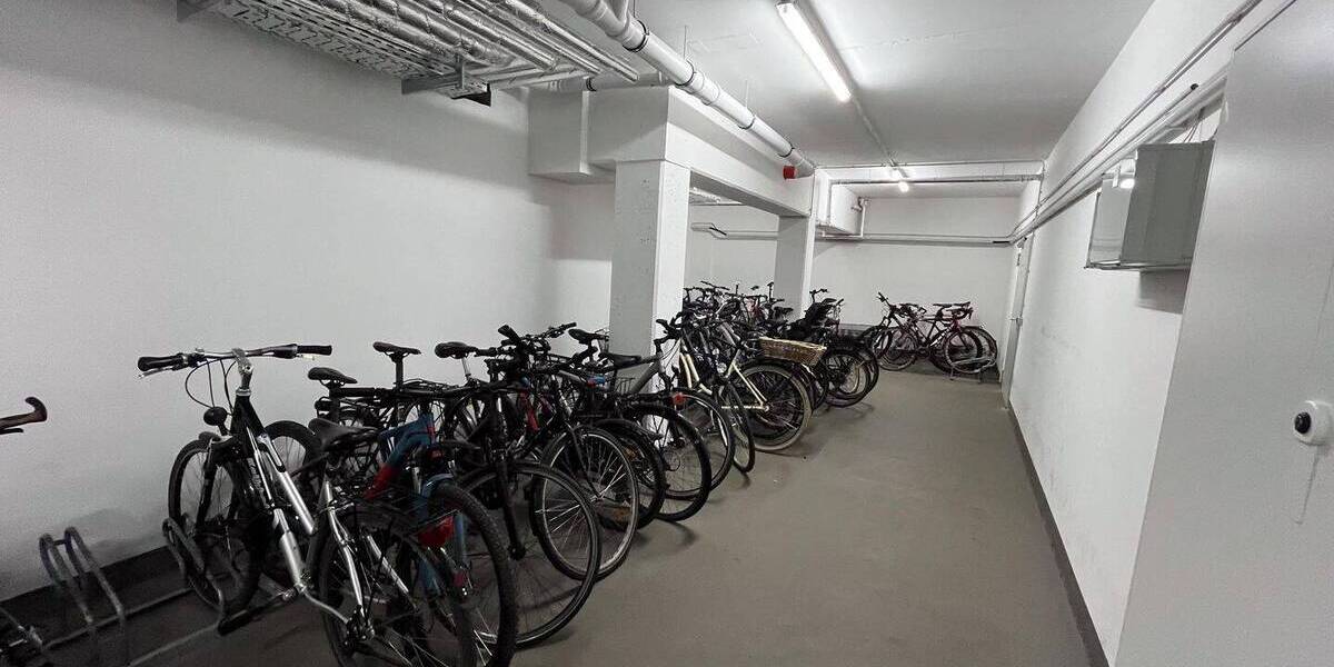 Etagenwohnung Dresden Äußere Neustadt - 3 Zimmer, 96 m&sup2;, 1.400&euro; | Angebot:26307473