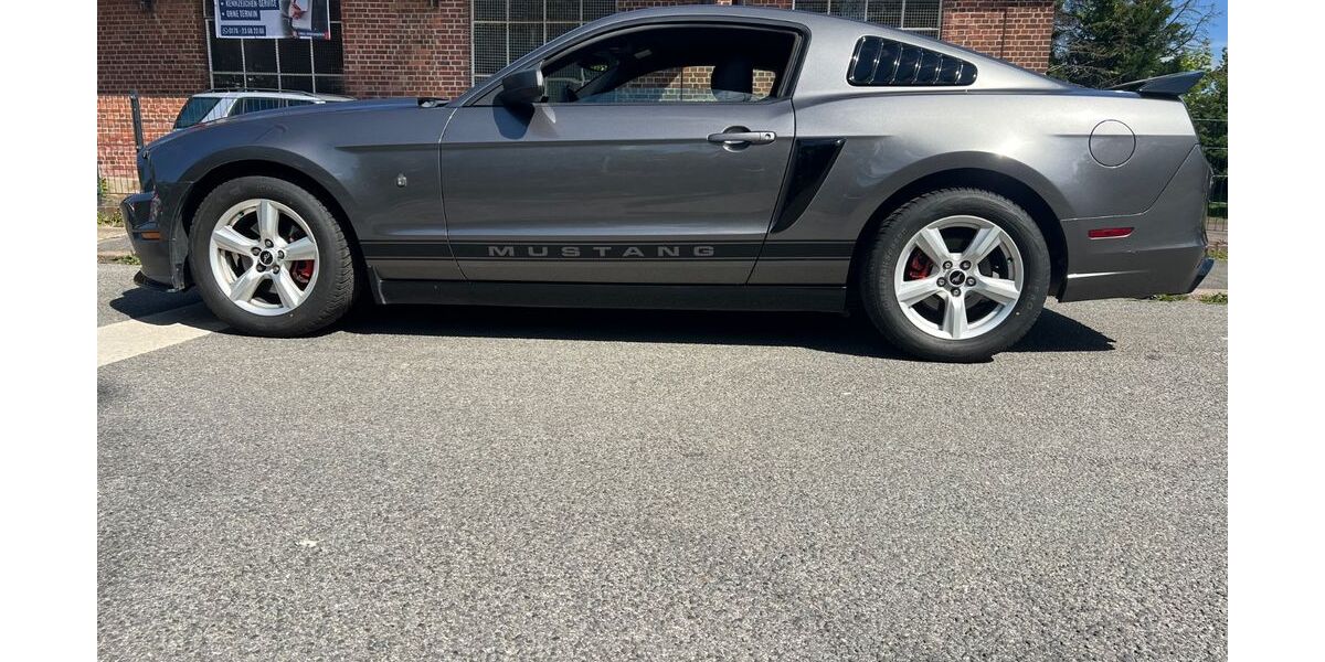 Ford Mustang 170.000 km 13.000 &euro; Stade 21682