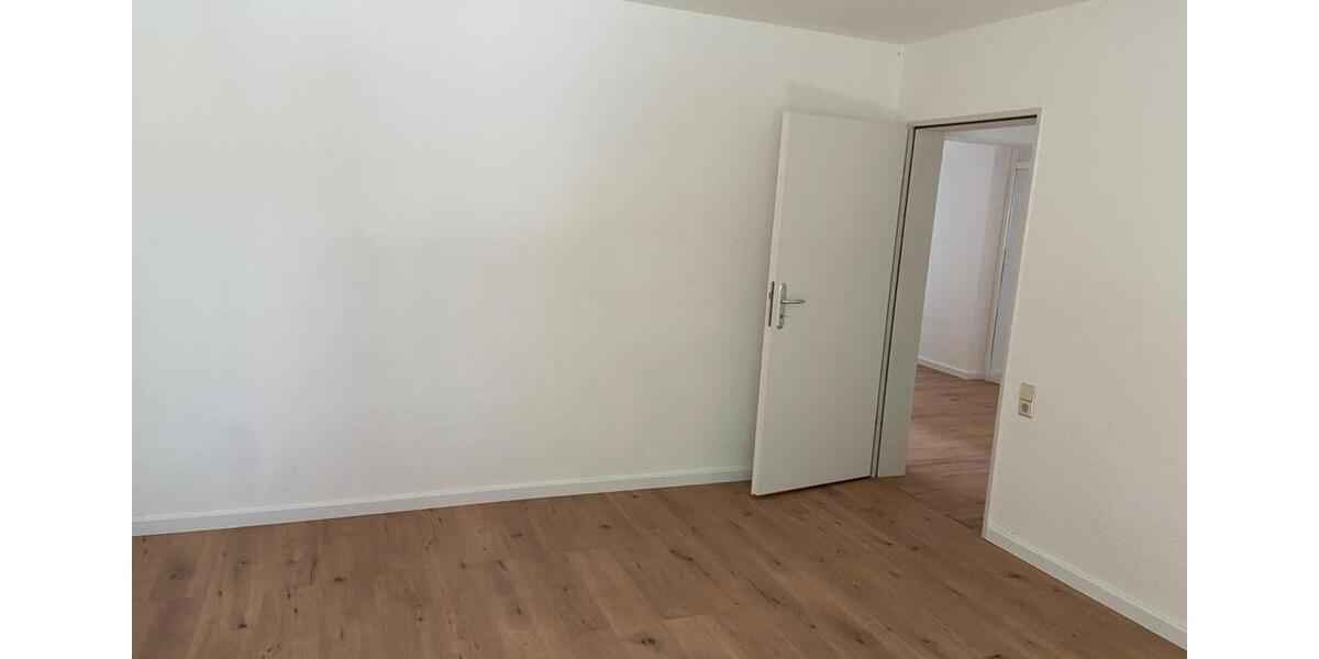 Erdgeschoßwohnung Hockenheim - 3.5 Zimmer, 100 m&sup2;, 1.300&euro; | Angebot:26408845