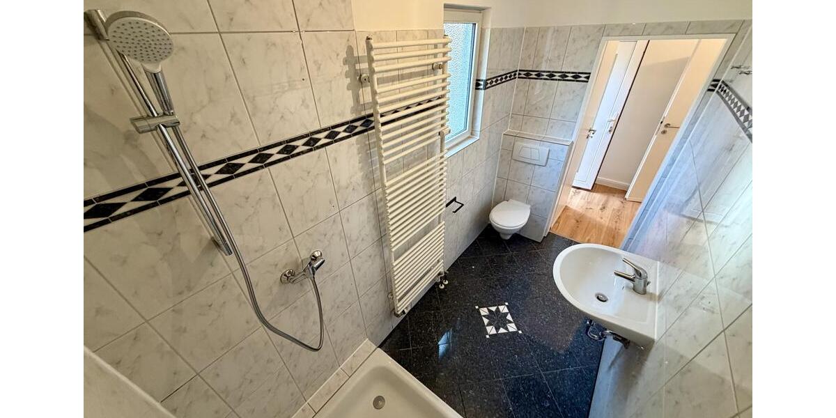 Renovierte 2-Zimmer-Erdgeschosswohnung zu vermieten. 2 zimmer