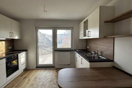 Erstbezug nach Kernsanierung: 3-Zimmer Wohnung mit Balkon und neuer Einbauküche 3 zimmer