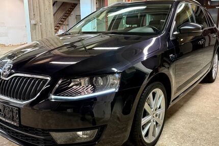 Skoda Octavia 179.000 km 11.990 &euro; Konz 54329