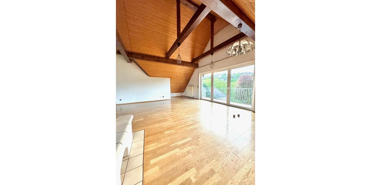 charmante 4 -Zimmer Wohnung mit Doppelgarage und EBK 4 zimmer