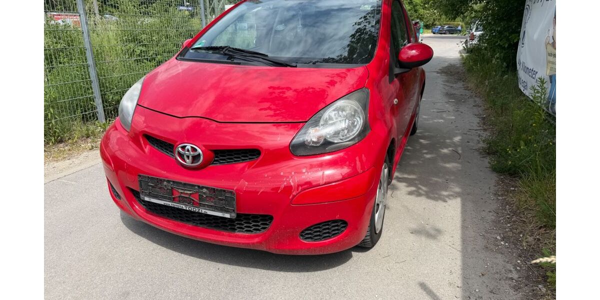 Toyota Aygo (X) 69.873 km 1.999 &euro; München 81929