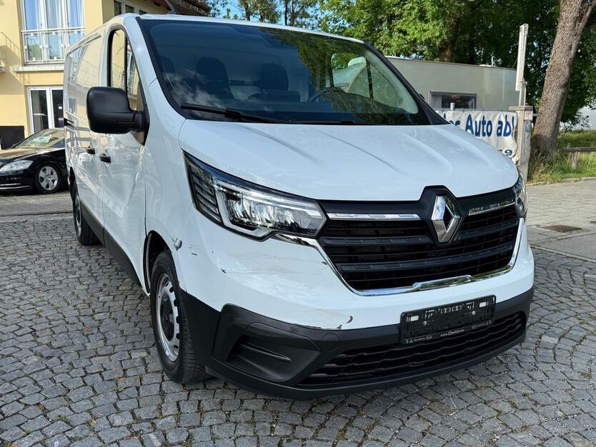 Renault Trafic 57.000 km 17.999 € München 81671