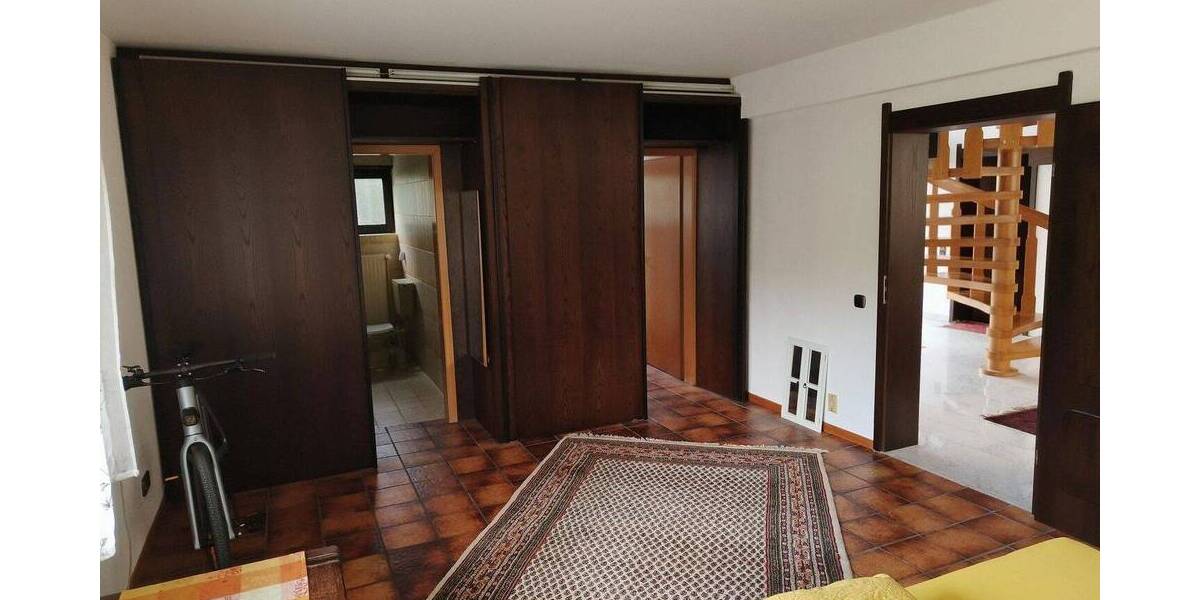 Modernes Einfamilienhaus mit ELW, offenem Kamin und großem Balkon - großzügig und lichtdurchflutet 4 zimmer