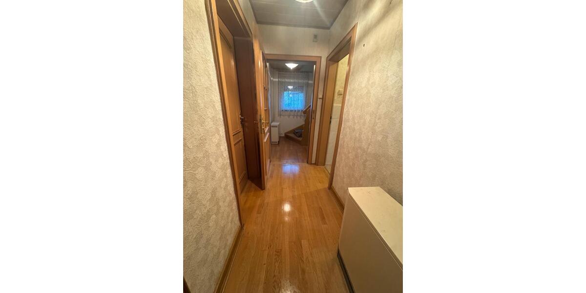 Einfamilienhaus Wetzlar Altenberger Straße - 7 Zimmer, 140 m&sup2;, 1.000&euro; | Angebot:26020253