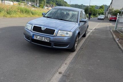 Skoda Superb 180.704 km 3.490 &euro; Aach 54298