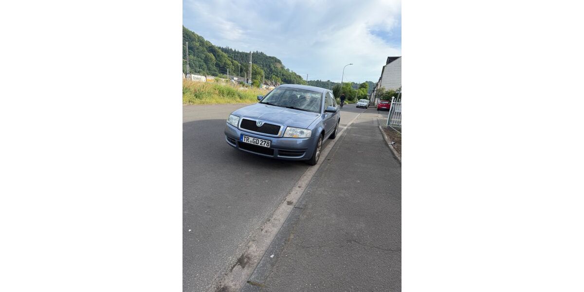 Skoda Superb 180.704 km 3.490 &euro; Aach 54298