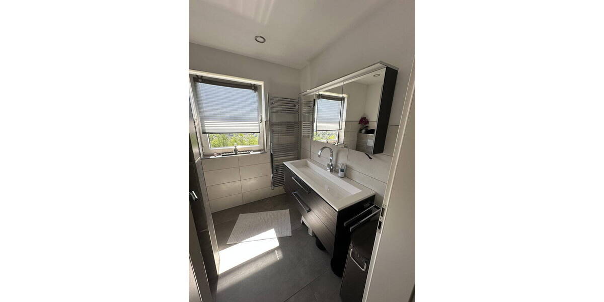 Einfamilienhaus Bergneustadt - 7 Zimmer, 240 m&sup2;, 570.000&euro; | Angebot:26330511