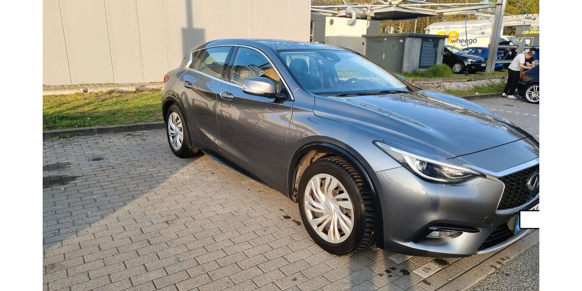 INFINITI Q30 132.950 km 9.488 &euro; Berlin 14050