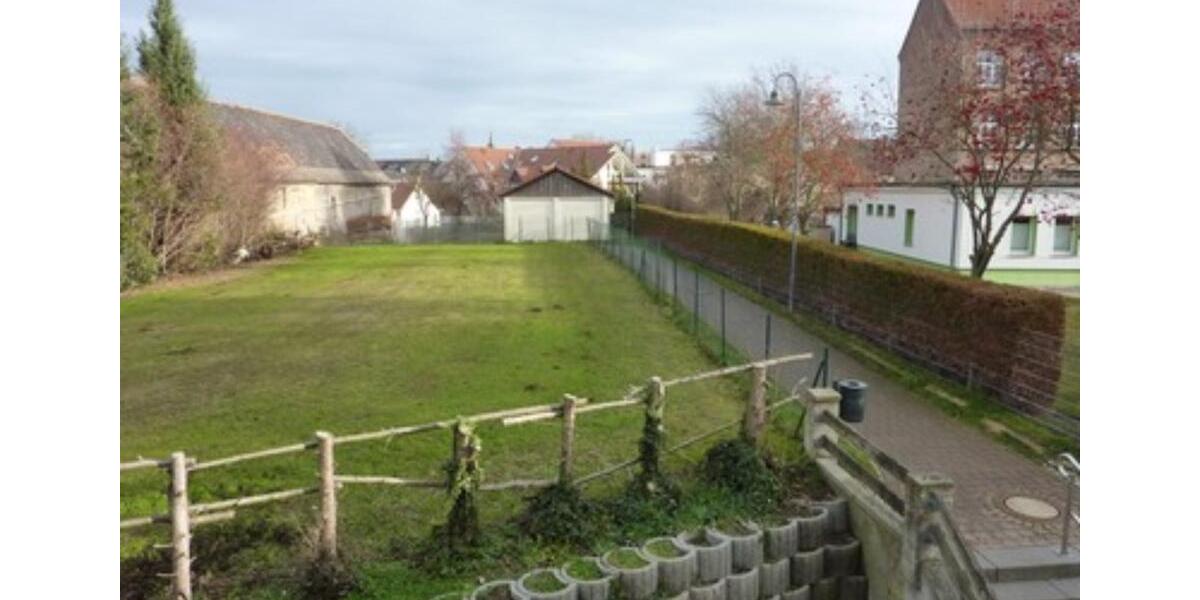 Etagenwohnung Teuchern - 2 Zimmer, 62 m&sup2;, 375&euro; | Angebot:24253560