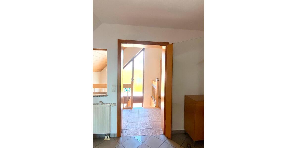 Dachgeschoßwohnung Wettenberg - 3 Zimmer, 95 m&sup2;, 950&euro; | Angebot:26341046