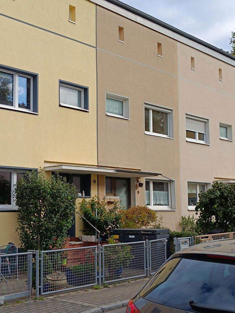 EinfamilienhausReihenmittelhaus mit Garten in FrankfurtMain (DornbuschEschersheim) 5 zimmer