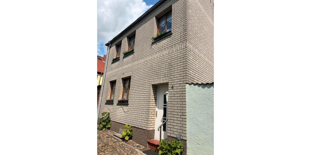 Einfamilienhaus Teterow - 7 Zimmer, 120 m&sup2;, 150.000&euro; | Angebot:25048021