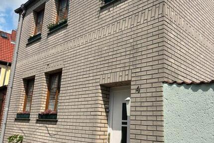 Haus Teterow - 7 Zimmer, 120 m&sup2;, 150.000&euro; | Angebot:25048021