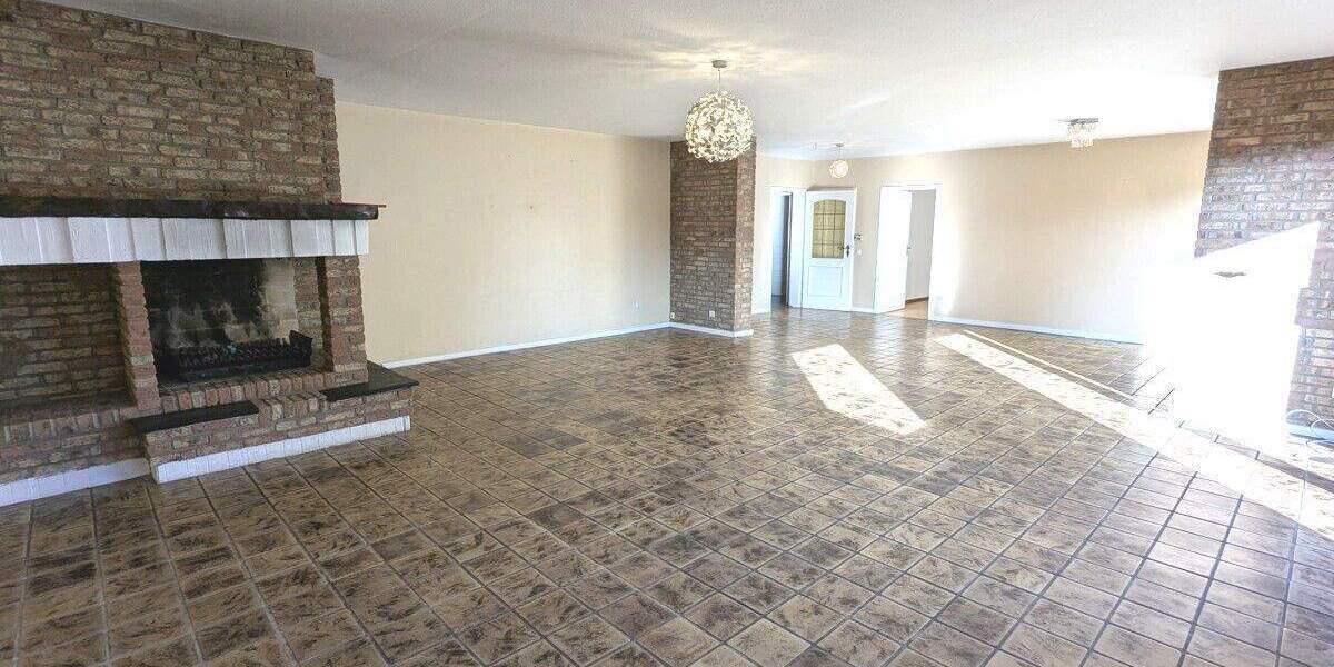 Dornröschen sucht Prinzen: Große Wohnung im EG mit Kamin, Garten und Tiefgarage 3 zimmer