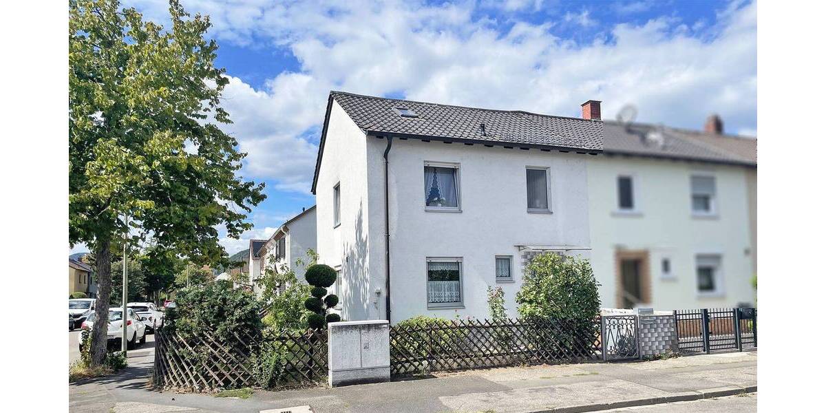 Neustadt: Reihen-Eckhaus mit kleinem Garten 3 zimmer