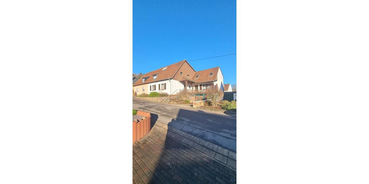 Doppelhaushälfte Wohnung 230 qm in Mettlach zu vermieten 8 zimmer