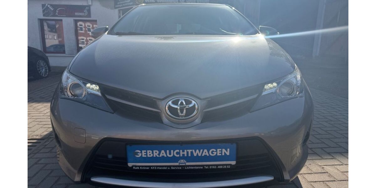 Toyota Auris 94.500 km 8.900 &euro; Lichtentanne 08115