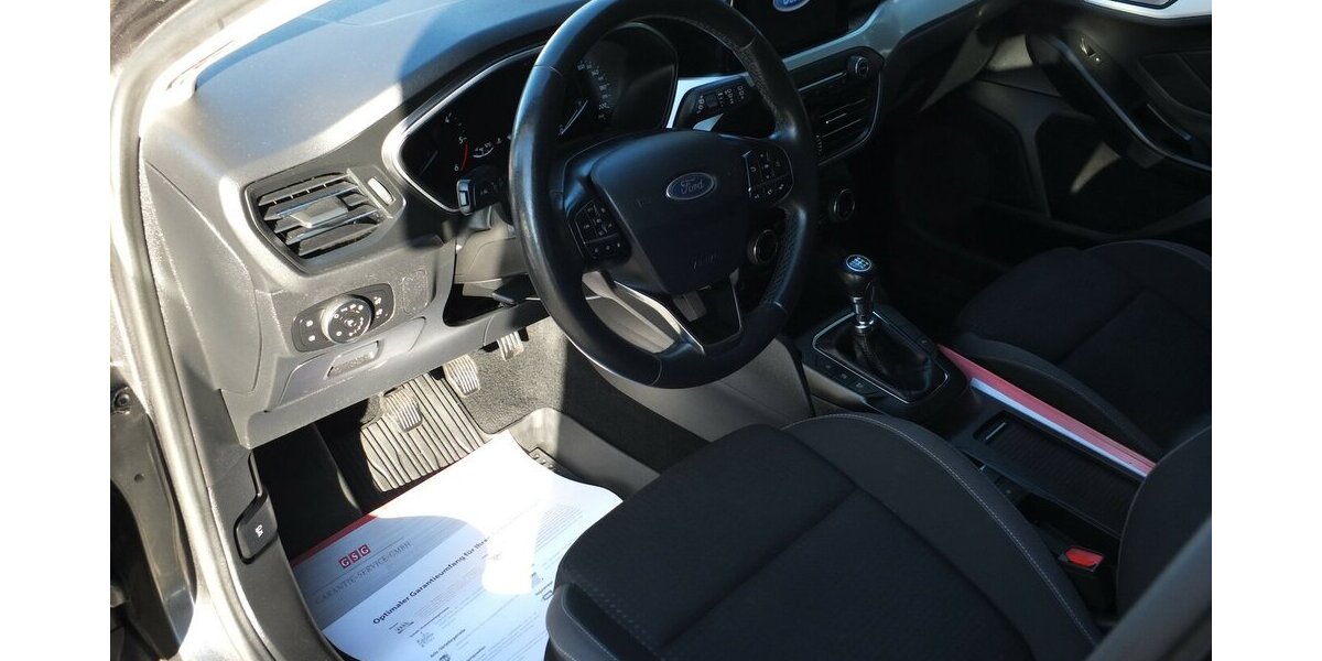 Ford Focus NAVI BLUETOOTH SHZ PARCTRONIC 1 HAND 131.112 km 10.908 &euro; Köln 50858