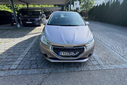 Peugeot 208 74.399 km 3.900 &euro; Starnberg 82319