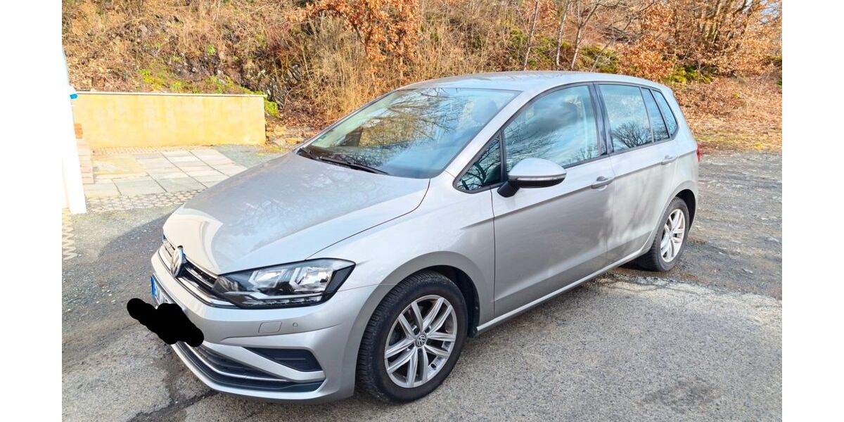 VW Golf Sportsvan 59.400 km 16.590 &euro; Mittenaar 35756
