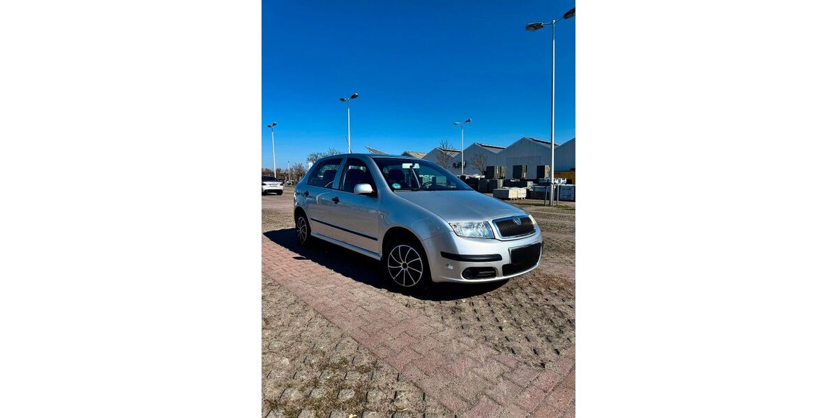 Skoda Fabia 76.260 km 2.800 &euro; Falkensee 14612