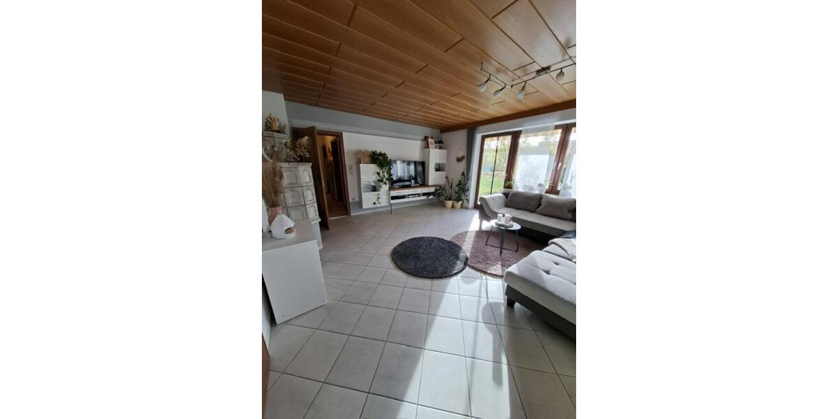 Helle 3,5 Zimmer-Wohnung, 107 m2, ab 1.2.2026, in 86738 Deiningen 3.5 zimmer