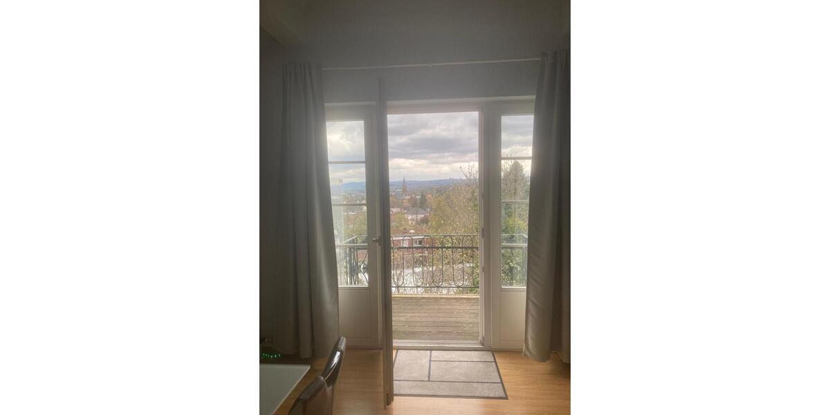 Dachgeschoßwohnung Wiesbaden Biebrich - 2.5 Zimmer, 80 m&sup2;, 1.000&euro; | Angebot:25986507