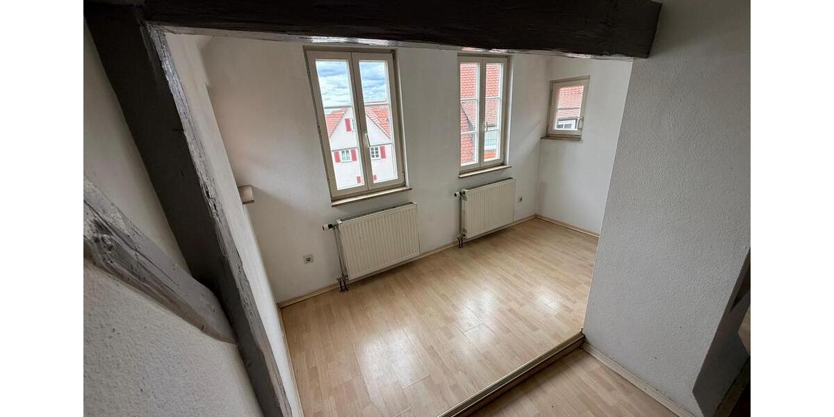 Dachgeschoßwohnung Rottenburg am Neckar - 3.5 Zimmer, 75 m&sup2;, 185.000&euro; | Angebot:26804440