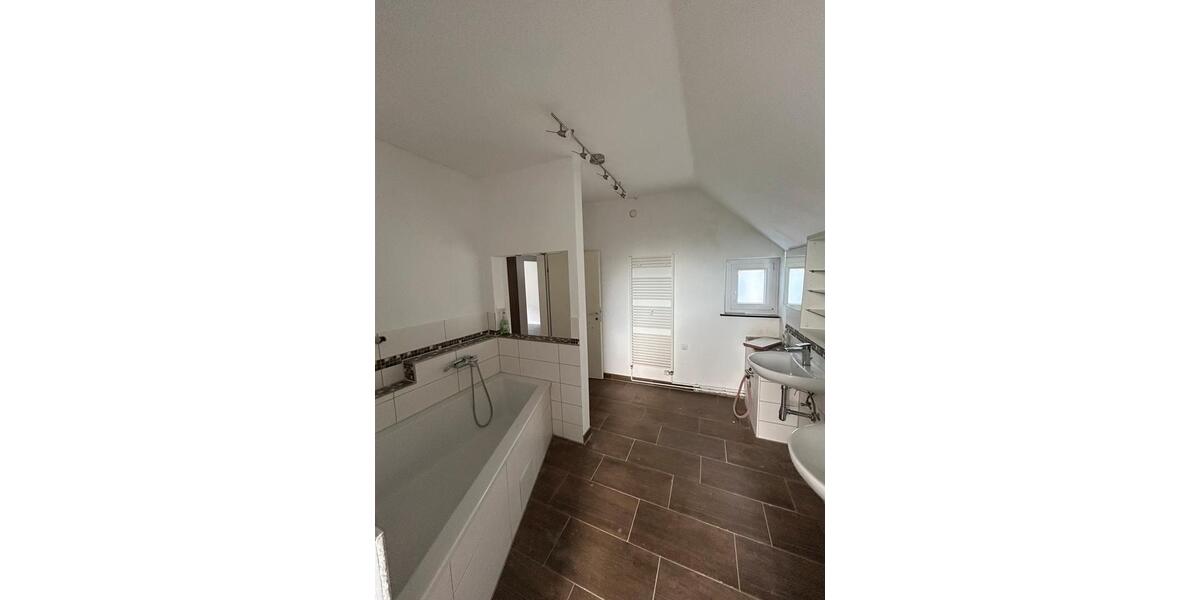 Bremerhaven, große Wohnung in guter Lage zu vermieten. 5 zimmer