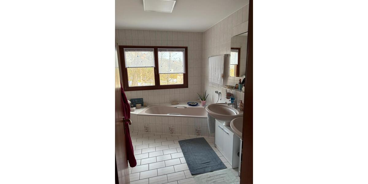 Einfamilienhaus Trossingen - 7 Zimmer, 209 m&sup2;, 699.000&euro; | Angebot:26811603