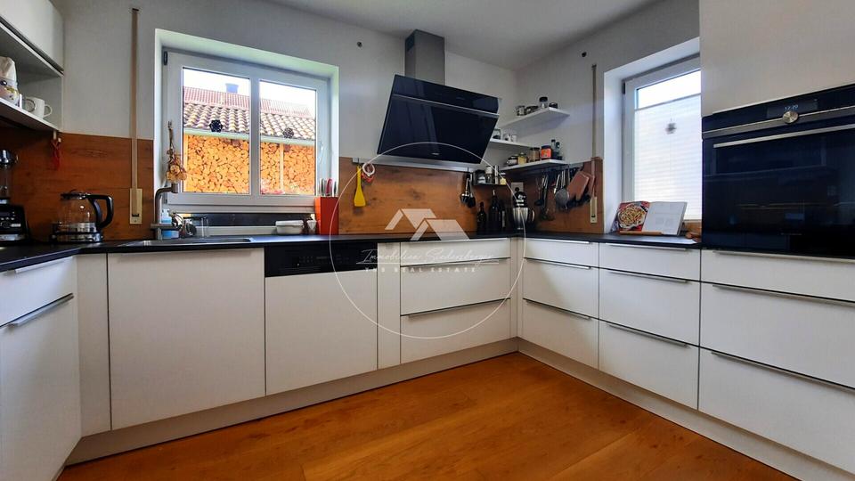 Doppelhaushälfte Parsberg - 6 Zimmer, 140 m&sup2;, 1.800&euro; | Angebot:26141182