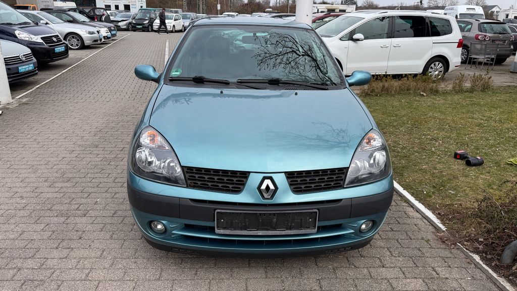 Renault Clio 124.210 km 2.390 &euro; München OT Trudering-Riem 81825