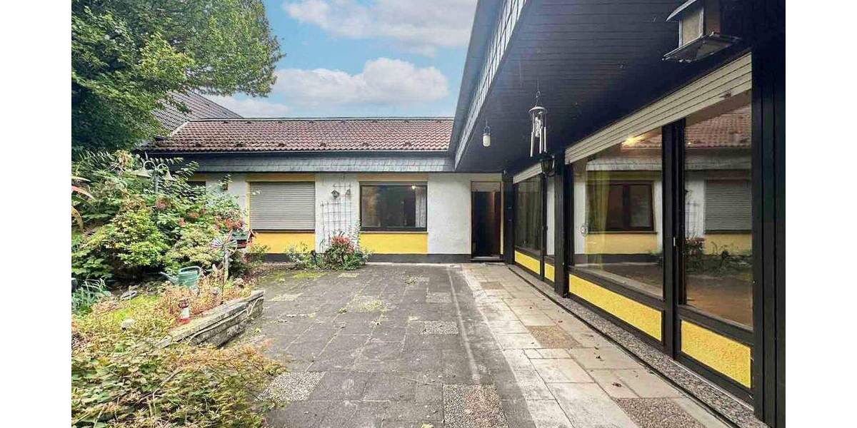Leverkusen-Rheindorf: Wohnhaus mit Büro, Garten & Wellness - ca. 298 m² Wohn-Nutzfläche 7 zimmer