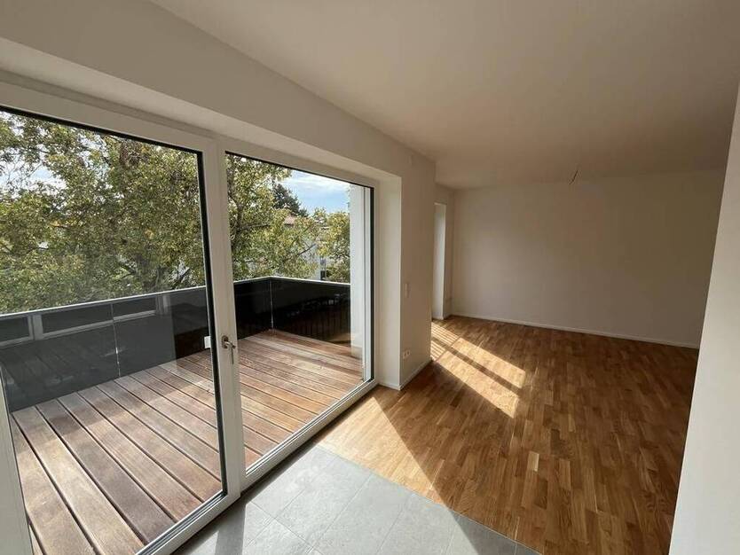 Neubau!Erstbezug! Komf. 2-Zi.-Whg. mit ca. 11 m² Südbalkon im Westen v. Rgbg.