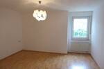 Röpke + Partner Immobilien: Sofort beziehbare 3-Zimmer-Wohnung mit Balkon in Öschelbronn!