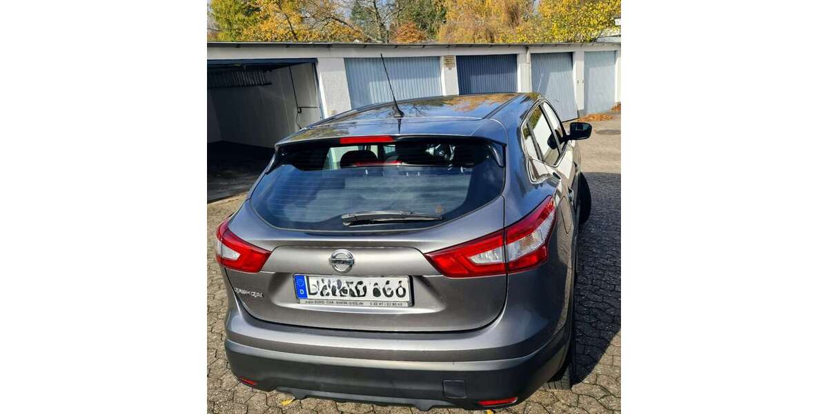 Nissan Qashqai 106.900 km 8.990 &euro; Bonn 53177