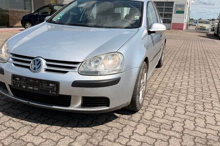 VW Golf 256.582 km 2.900 &euro; Staßfurt 39418