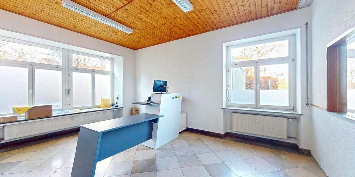 Wohn- und Geschäftshaus mit Gewerbe im EG und zwei großzügigen Wohnungen in Bahnhofsnähe 8 zimmer