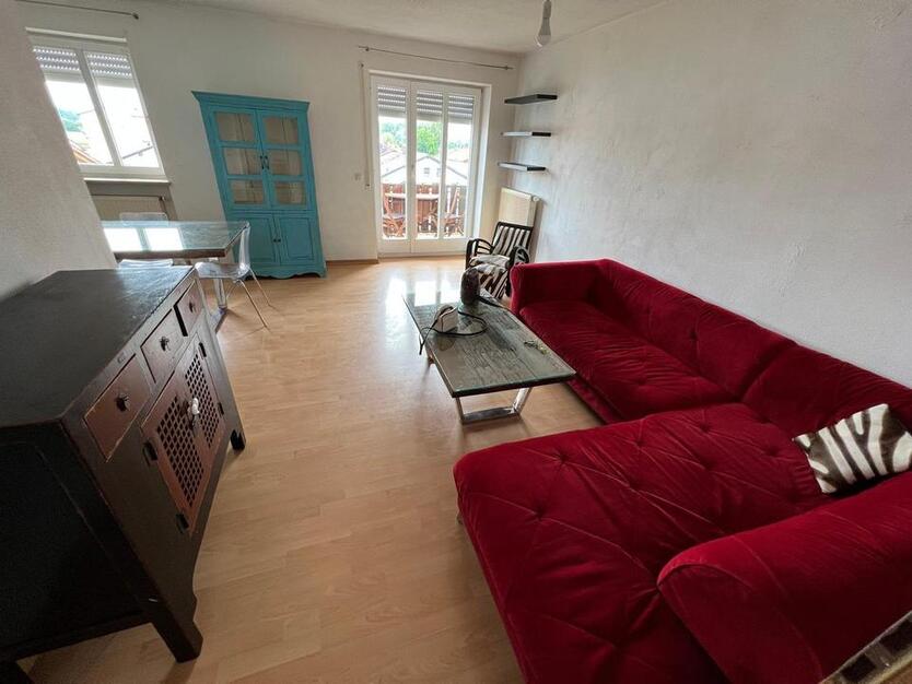 Schöne 2-Zimmer-Wohnung mit Balkon, moderner Küche und Carport