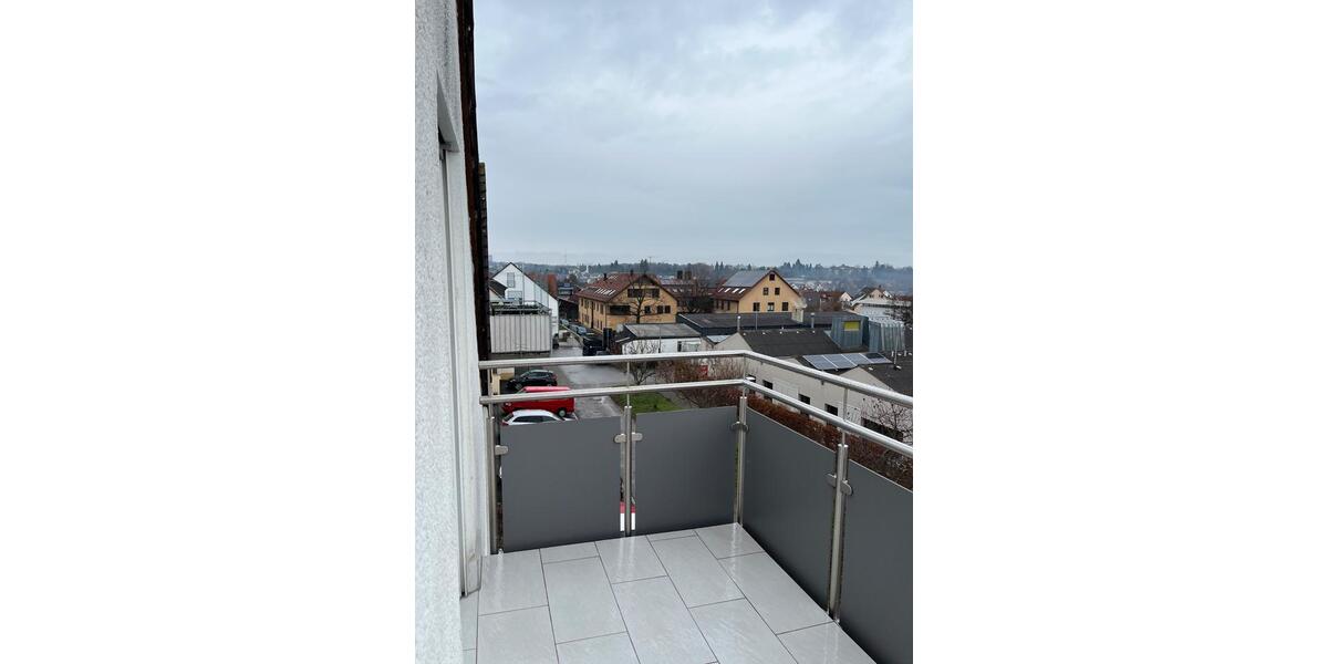 2 Zimmer DG-Wohnung mit Balkon, EBK und Stellplatz 2 zimmer