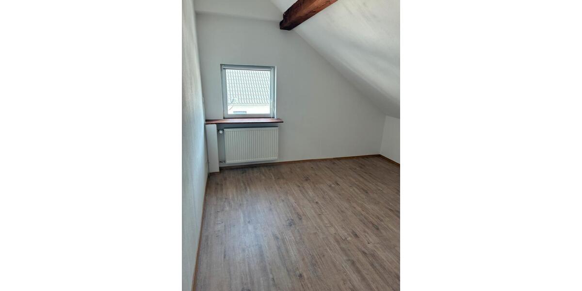 Dachgeschoßwohnung Bad Wünnenberg - 3 Zimmer, 65 m&sup2;, 450&euro; | Angebot:25393039