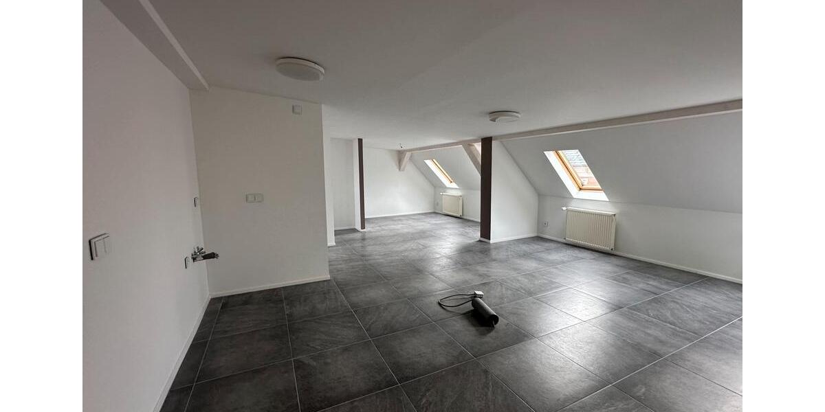 Dachgeschoßwohnung Gera - 5 Zimmer, 156 m&sup2;, 138.000&euro; | Angebot:24416026