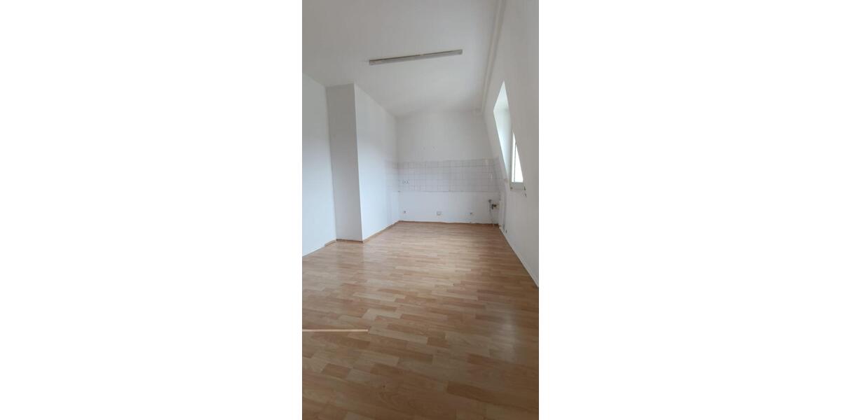 Dachgeschoßwohnung Wuppertal - 4 Zimmer, 97 m&sup2;, 896&euro; | Angebot:26648399