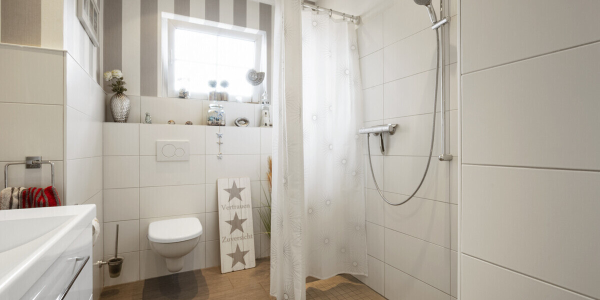 Delmenhorst-Annenheide Gepflegter Walmdachbungalow mit schönem Garten in zweiter Reihe - Bungalow Delmenhorst / Annenheide Annenheide | Angebot:26355215